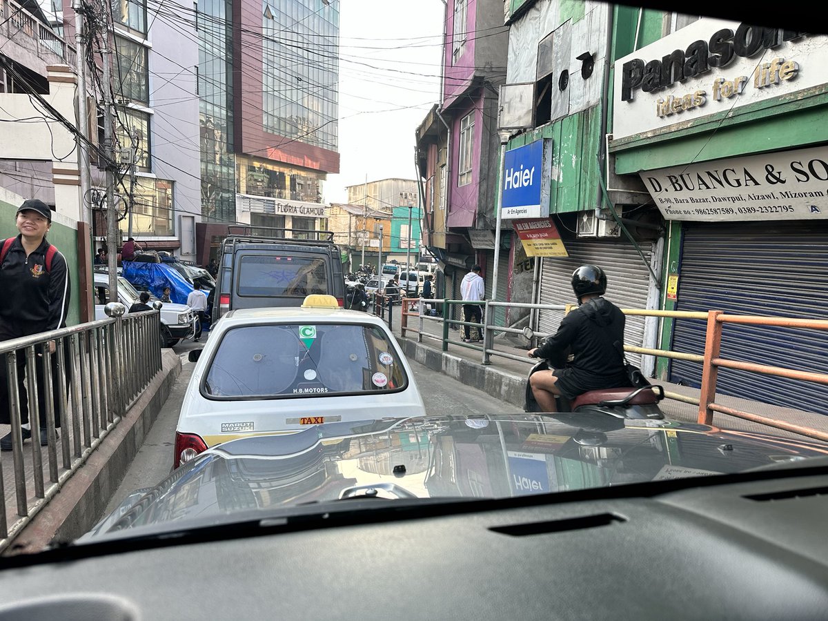 Traffic Jam <a href="/6am/">6am</a> In Aizawl due to large number of voters heading home to their respective towns and villages to exercise their right to vote. No party flags to be seen. A celebration of true democracy.⁦<a href="/PMOIndia/">PMO India</a>⁩ ⁦<a href="/SpokespersonECI/">Spokesperson ECI</a>⁩