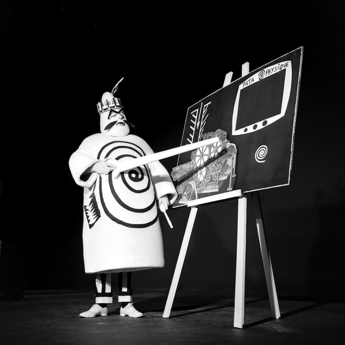 Jean Bouise in Alfred Jarry's Ubu Roi, 1965
#AlfredJarry   #Pataphysics