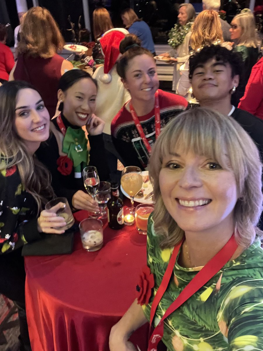 Stizzef's tweet image. Merry first-day-of-CIN! Xoxo 💋 #jaspercin #jasperparklodge