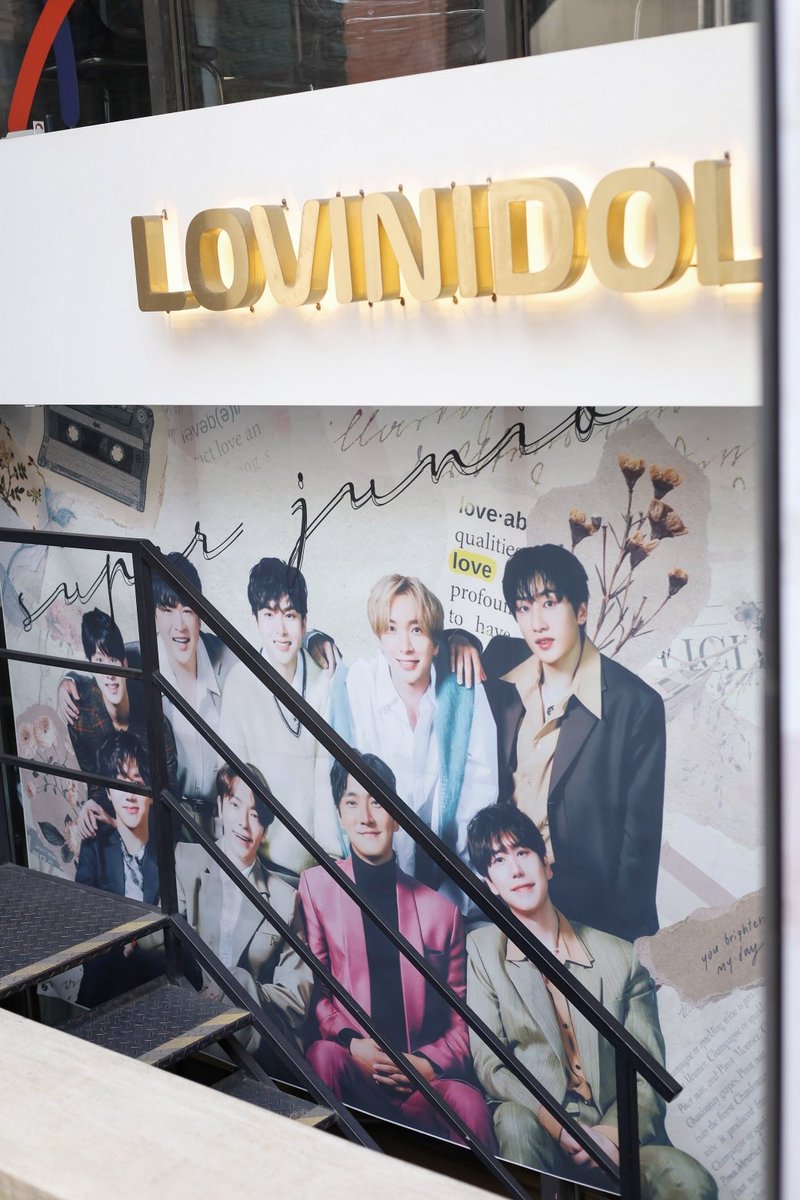 Su_grina's tweet photo. 잠시후 11시부터 18주년 컵홀더 오픈합니다 💙
#슈퍼주니어_18주년_앞으로도_함께걸을까 https://t.co/UvaCe8FHnP