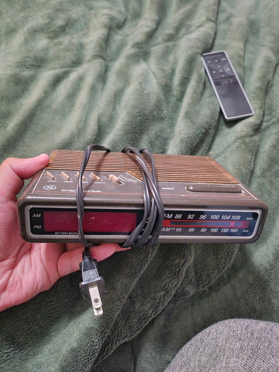 BeSmoove7's tweet photo. I was doing some cleaning in the crib, and look what I found! https://t.co/JMYWjsWTR6