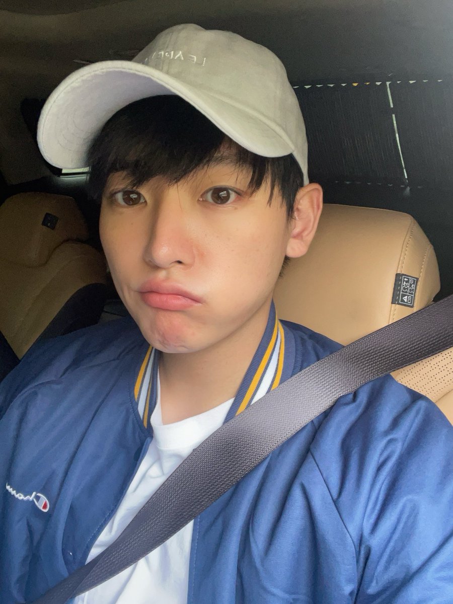 07dang24's tweet photo. 아니 나이 거꾸로 먹고있는거같은데 https://t.co/8BQbztRDDj