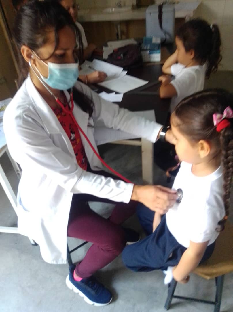 · La Venezuela de Bolívar, Chávez y Maduro, sabe que puede contar con los héroes de batas blancas, seguimos el ejemplo de Fidel #CubaPorLaVida <a href="/cubacooperaven/">Brigada Médica Cubana en Venezuela</a> <a href="/MINSAPCuba/">Ministerio de Salud Pública de Cuba</a> <a href="/japortalmiranda/">José Angel Portal Miranda</a>