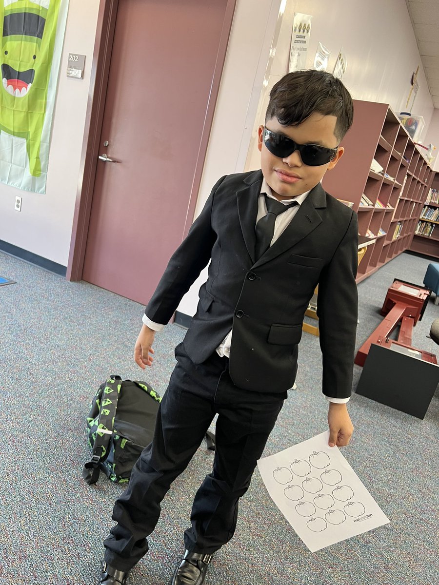 TigersLMCAldine's tweet photo. ๐ฅณ๐ฅณThis Roaring Reader was Dressed to impress and ready to Checkout!!! #PictureDay #BookCheckout #ReadersAreLeaders @Thompson_Aldine https://t.co/7fVEk7Ko7P