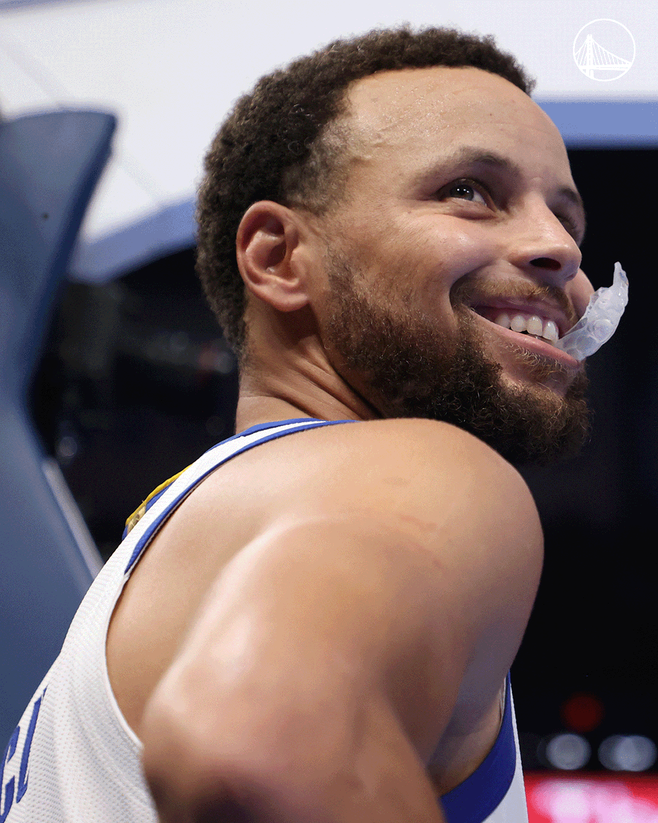 warriors's tweet photo. Back-to-back games.
Back-to-back winners
with 0.2 on the clock.

SPLASH BROTHERS https://t.co/FkNDvYi3Ca