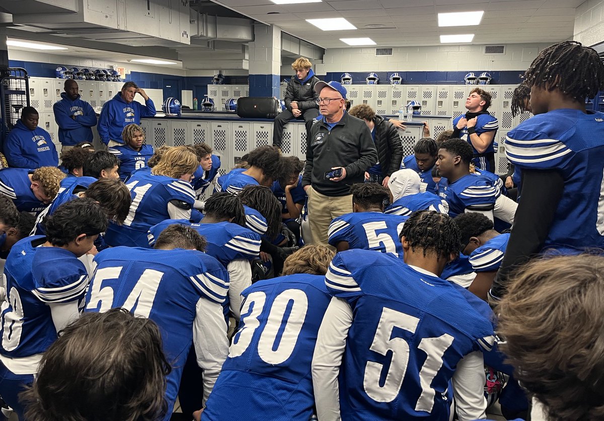 CoachTomAbate32's tweet photo. @JSZ_Sports @PaulVIFootball1 @mattmorad10 @domsantiago_ Great win tonight
“Earned NOT Given”
🦅🦅🦅 https://t.co/MG97oEG1S5