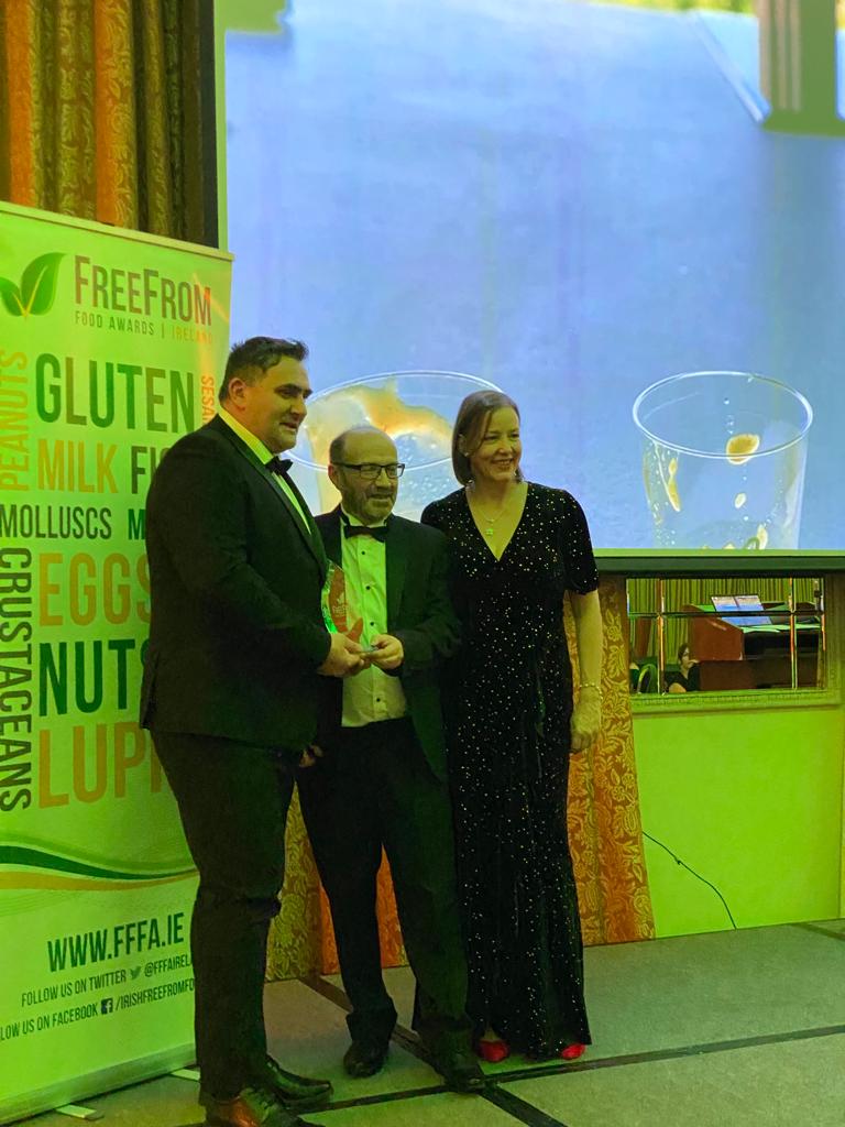 Fantastic evening  @FFFAIreland 2023 Food Awards @themariamchale presents #Gold to JennysKitchenNenagh 
@grandmalahide 
#fffai #freefrom #freefromgluten #foodawards #Dublin