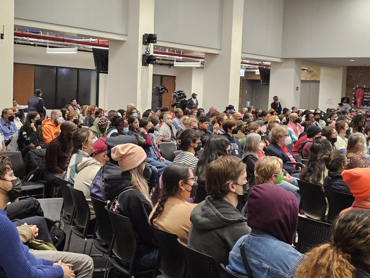 aaanmarkaz's tweet photo. Full house, of course, for @NAARPR's #NAARPR50th anniversary conference in #Chicago!
Get your checkbooks ready, because AAAN's director is gonna be on stage soon to hit you all up to continue supporting the movement!
#PoliceBrutality #CommunityControl #ECPSNow #CPACNext https://t.co/ppACb1GF7u