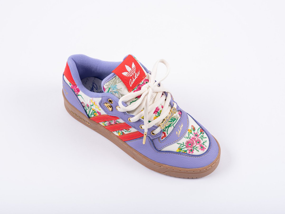 unheardofbrand's tweet image. An “in store” launch experience will be held Nov 4th at 11AM at @lightborneinc 212 E 14th Street, Cincinnati, OH 45202

1/1000 in each special box but will launch exclusively thru #UNHEARDOF

UNHEARDOF X Adidas “Grandma Couch” IG8452 PURPLE TINT/BRIGHT RED/ OFF WHITE $165.00