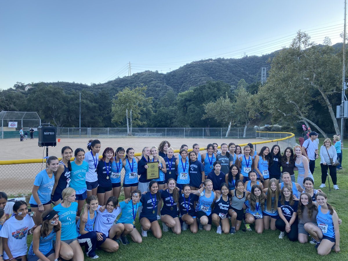 CVXCfalcons's tweet photo. An awesome League Finals...made even better by the appearance of CV Distance LEGENDS 🐐 Don Moses ('76) and Chris Troffer ('76). Moses ran 4:07 and 8:49, and Troffer was the first sub 5 miler for our girls' team. Needless to say, any success we have now started 47+ years ago! 🏔️ https://t.co/HA2lthbp8K