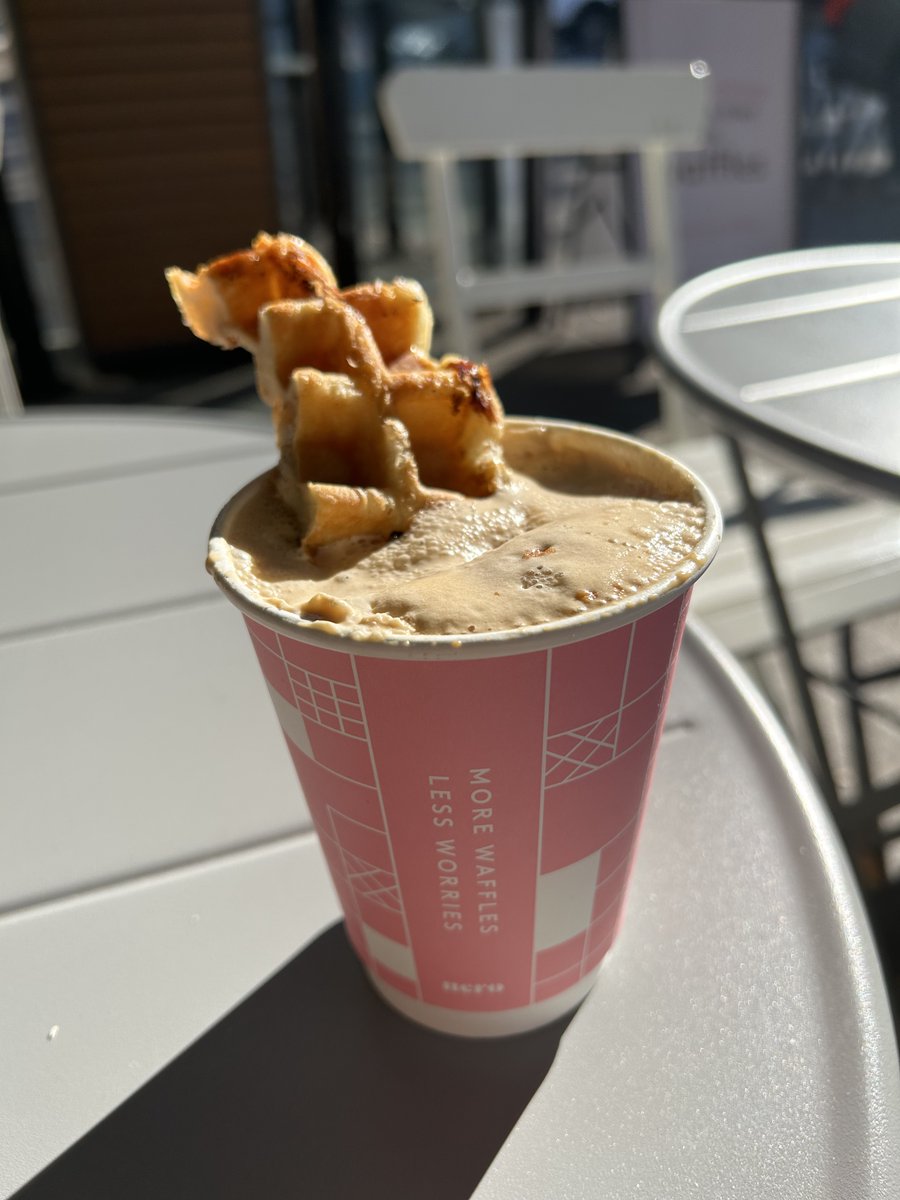 CraigTakeuchi's tweet photo. Hey remember when sunshine once existed in Vancouver?
Tiramisu latte at Nero Waffles. 
#Vancouver #Suncouver https://t.co/Oz5IKHxI6M