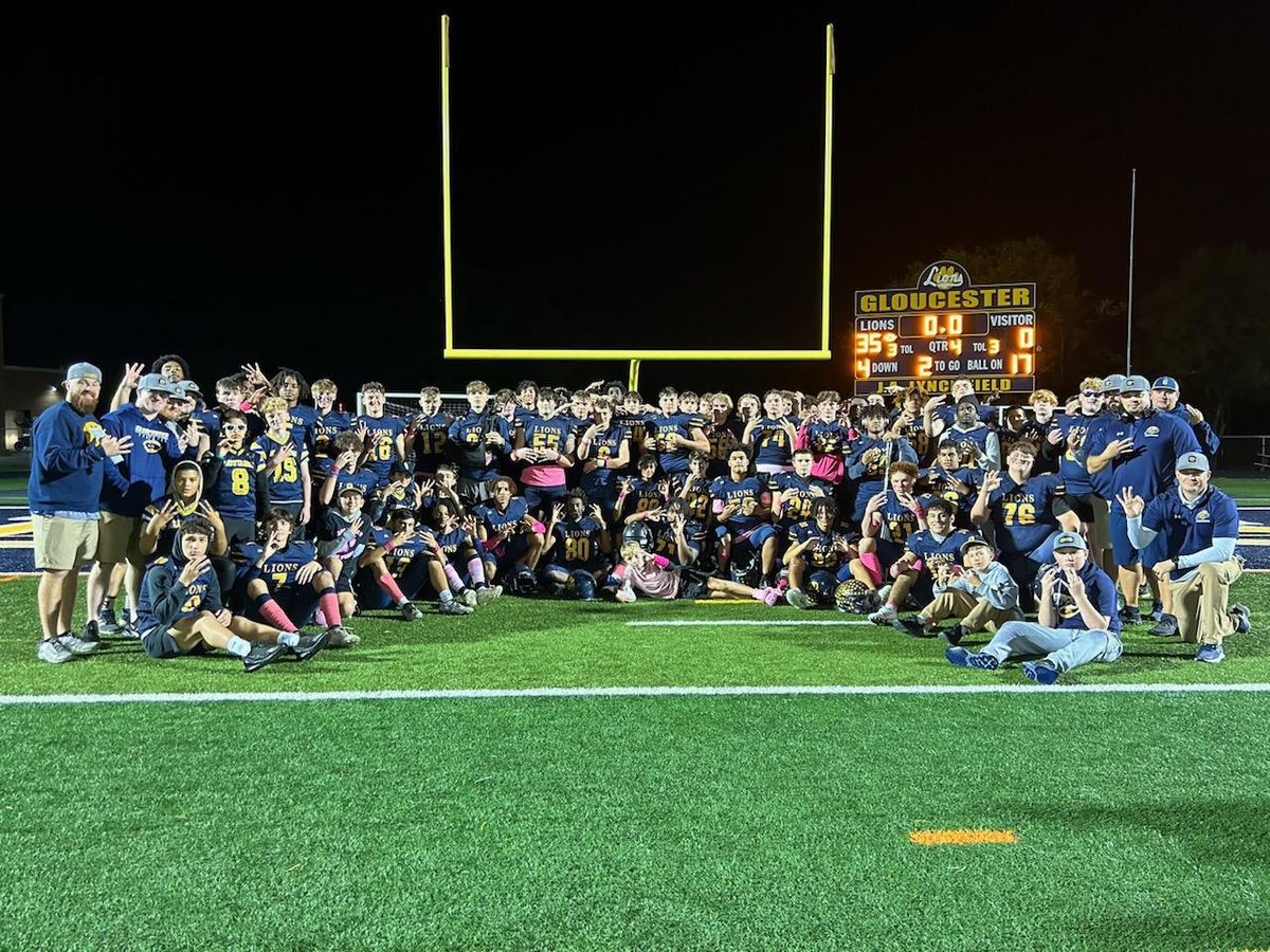 HsGloucester's tweet photo. Final score:
Haddonfield- 17
Gloucester- 7

Hands down the absolute toughest, most resilient team I've ever coached. Forever proud and grateful. We shall return.

And one more to go.. https://t.co/X3mvGi7jrS