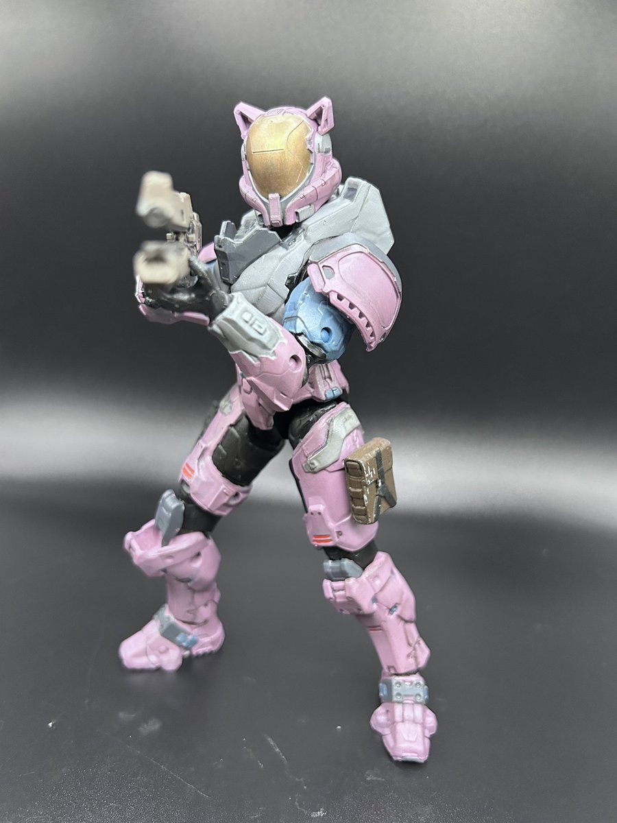 Xero_Reality's tweet photo. Like… you know, Nyah🐱. Faded Blush and cat ears because my wife DEMANDS it 😻#HaloInfinite #HaloSpotlight #jazwares #spartancollection https://t.co/PvCPMwAWm7
