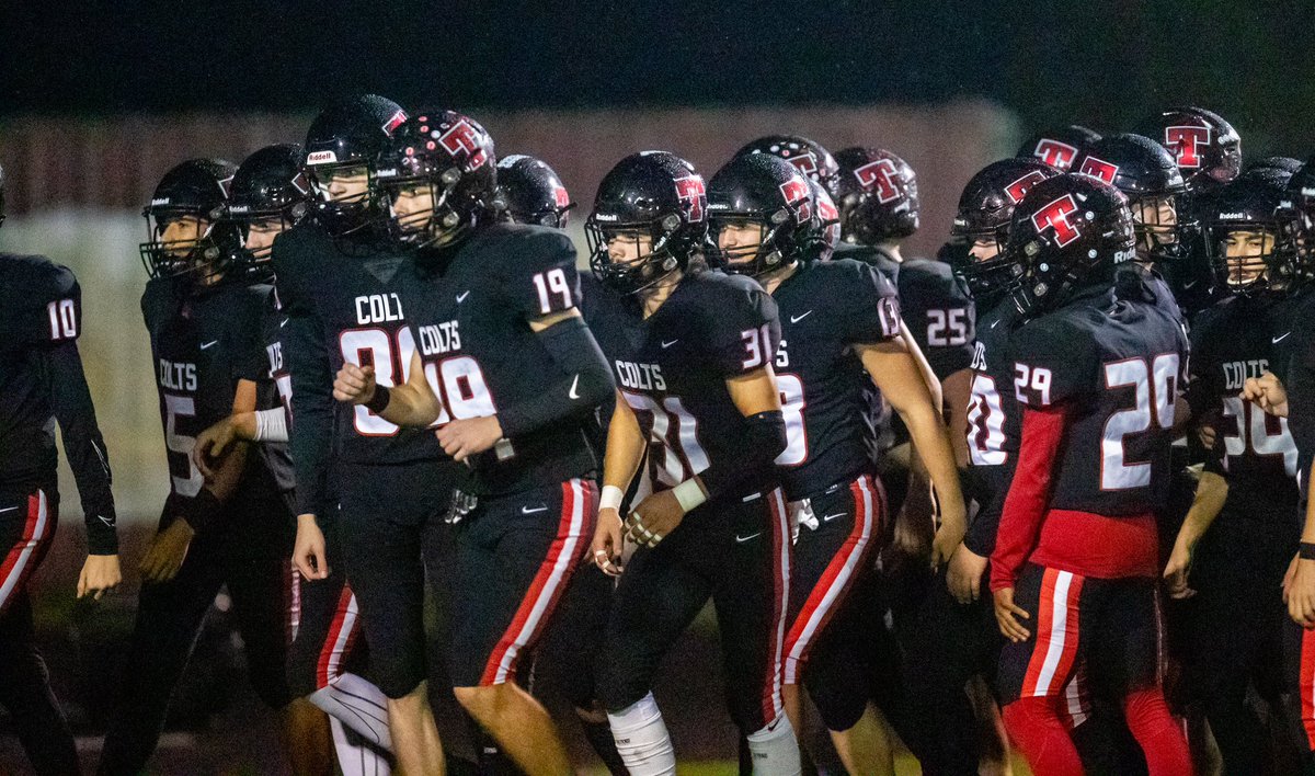 LonerganPhoto's tweet photo. Tonight I’m at a very soggy Willamette High School as the No. 8 @thurstoncoltsfb take on No. 9 Dallas in the first round of the @osaasports 5A state tournament.

For scores and photos from tonight’s games visit https://t.co/ubI5oxFRx1.

@registerguard #opreps https://t.co/FXOWMd4eRE