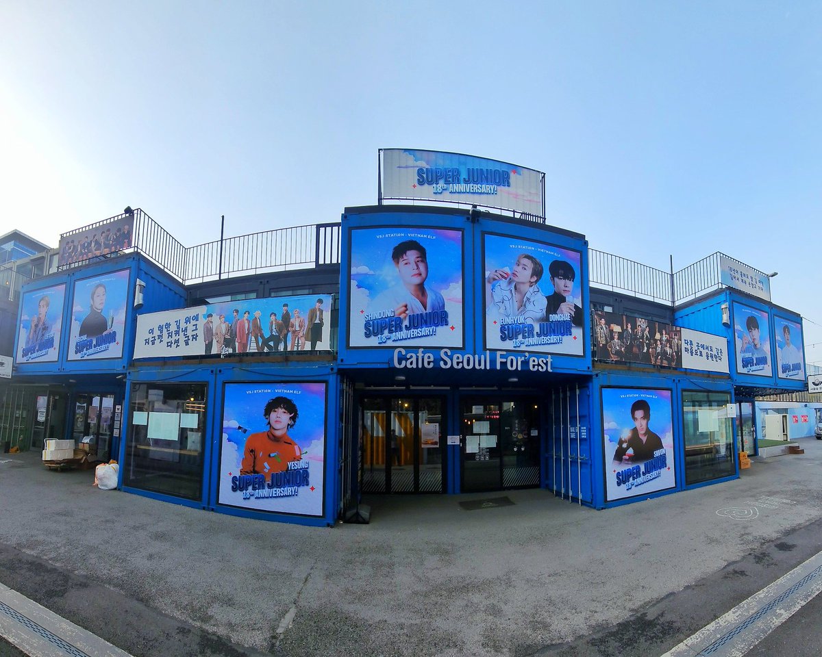 vsj_station's tweet photo. We are ready. How about you?
💫 𝗦𝗨𝗣𝗘𝗥 𝗝𝗨𝗡𝗜𝗢𝗥 𝟭𝟴𝘁𝗵 𝗔𝗡𝗡𝗜𝗩𝗘𝗥𝗦𝗔𝗥𝗬

💙 𝑈𝑛𝑐ℎ𝑎𝑛𝑔𝑒𝑎𝑏𝑙𝑒 𝐿𝑜𝑣𝑒 ♾️
📍 카페 서울숲(Cafe Seoul For’est)
🗓 04 Nov - 7 Nov 2023
⏰️ 8:00 - 21:00
#슈퍼주니어 #SUPERJUNIOR #18thAnniversary #1ts8lue
#SUPERBLUE_Challenge https://t.co/dwU2vHp12j