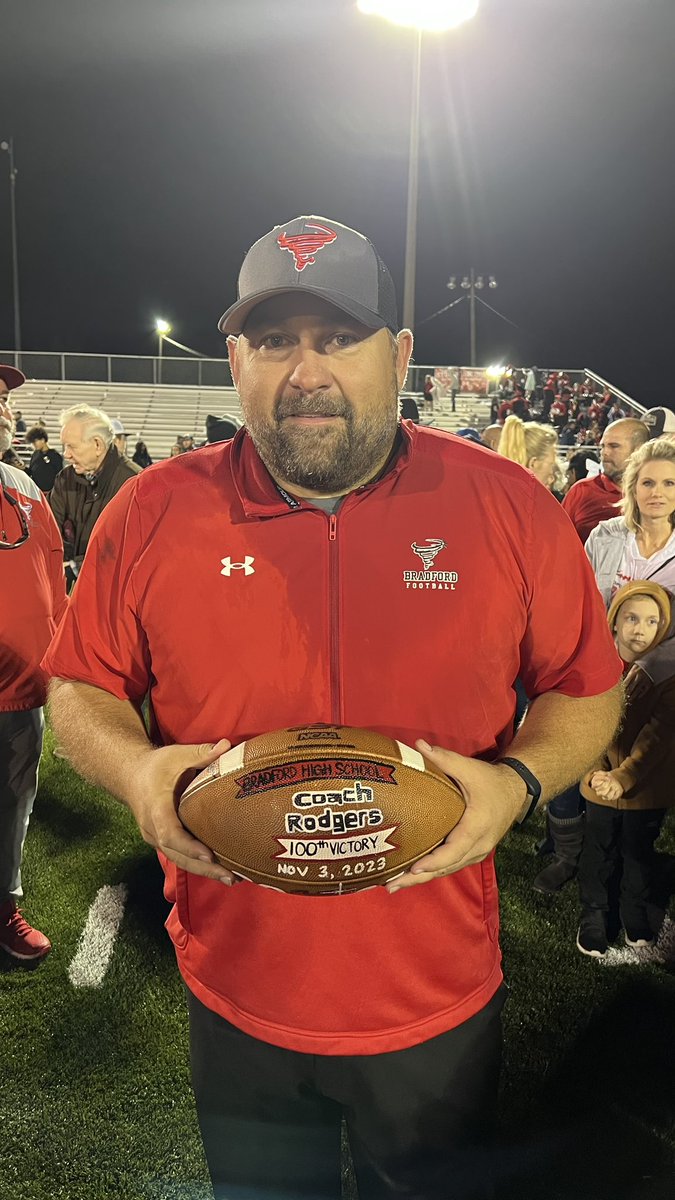 FlaHSFootball's tweet image. Bradford Head Coach Jamie Rodgers @Jrod2245 received a special game ball for his 100th win as a head coach! Comes full circle against the program that gave him his first head coaching job which was Suwannee! #flhsfb @BHSTornadoFB @JustinBarneyTV @CFreemanJAX @BothSidesSports