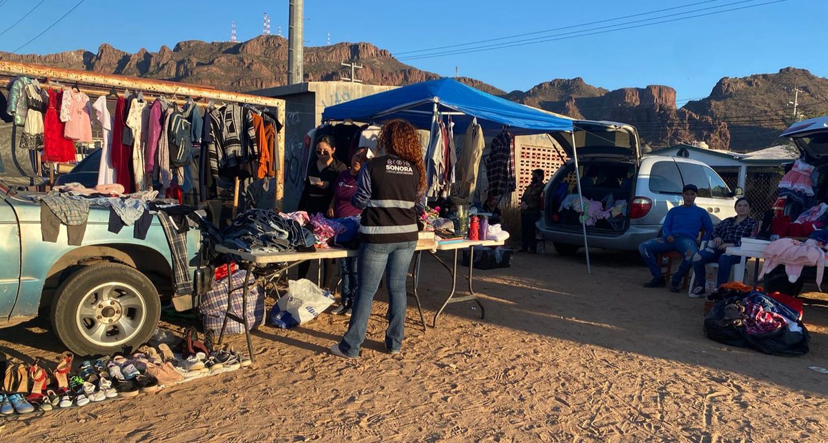 palafox_pacheco's tweet photo. #GuaymasNorte nos comprometimos con las y los ciudadanos del tianguis en recorridos y difusión de los números 9-1-1 y 0-8-9 de emergencias, en la línea de acción de Proximidad Policial. #JornadaPermanentePorLaPaz
@MaDoloresRio @AlfonsoDurazo @ritaburgos10 @SonoraSeguridad https://t.co/PPGulEXaos