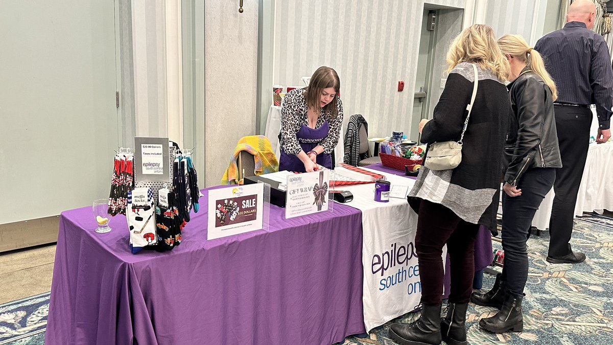 EpilepsySCO's tweet photo. Stop by to see us at Waterside Inn for the ARTWORKS Event presented by Arts On The Credit. 

We are offering Gift Wrapping services Friday, Saturday, and Sunday.

@artsonthecredit @Portcreditbia @DaskoWard1 https://t.co/dPEEHYZpCV