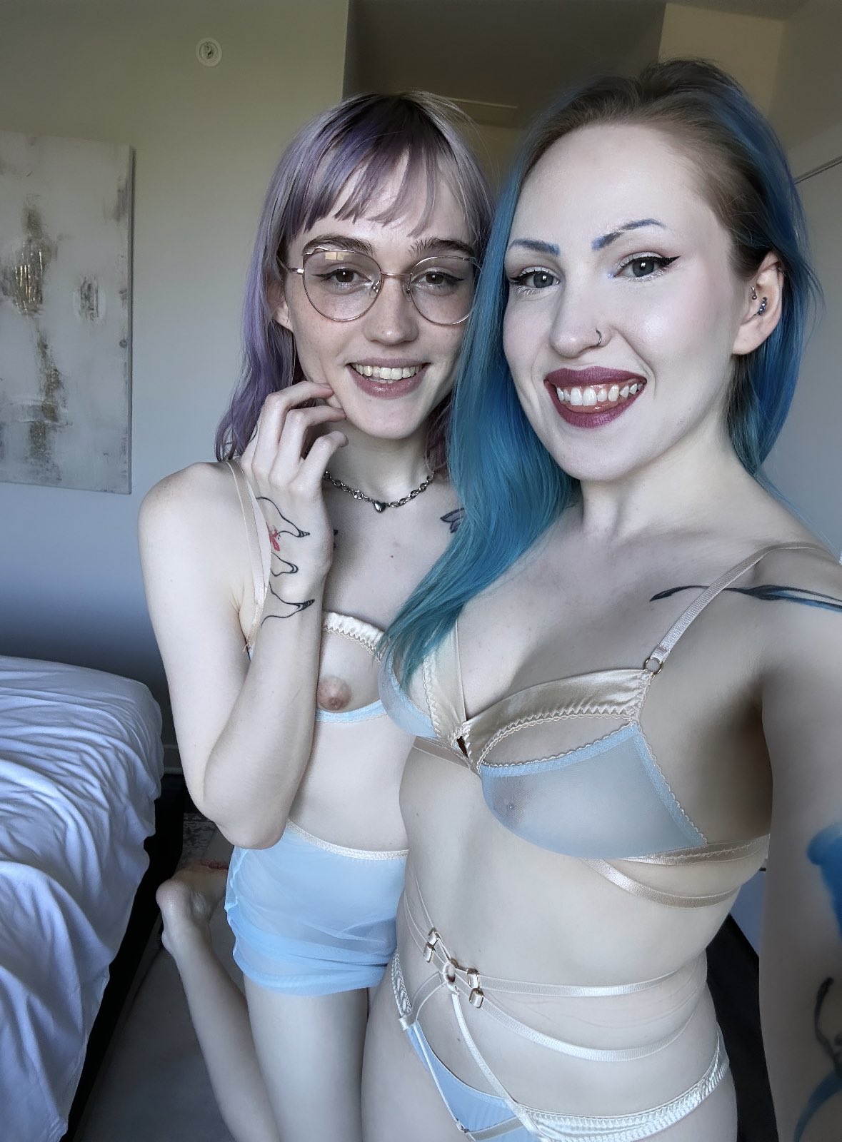 1 pic. I had the privilege of shooting lovely smut with @SymetricalGay today. She’s a delight 🩷🩵💜 Thank you @Yagathai for making it happen! https://t.co/Ljf2DeTRZF