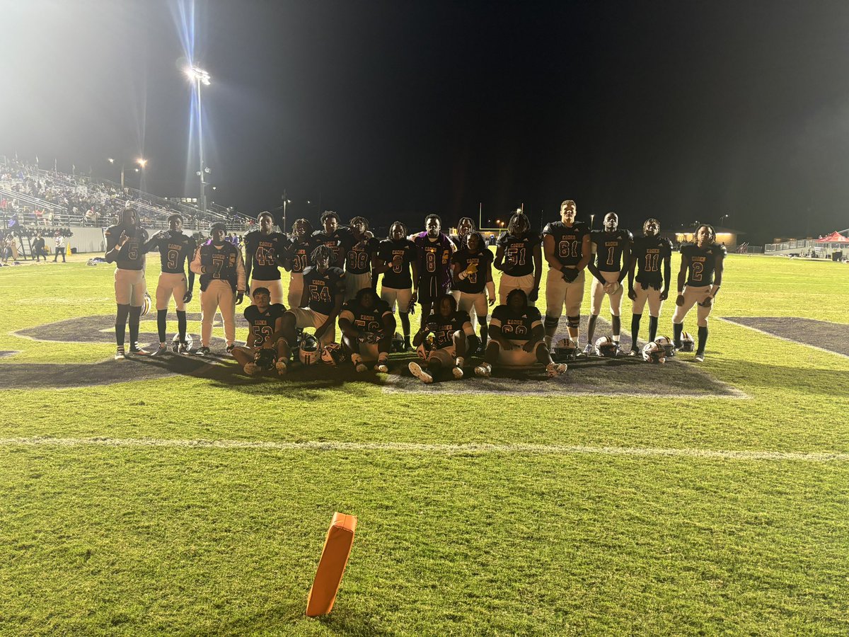 Proud of our Canes and our seniors tonight in Fitzgerald GA.   <a href="/up_one8/">brandon brown</a> <a href="/laphabion2/">laphabion</a> <a href="/CalvinTillman81/">Calvin Tillman</a> <a href="/61GabePearce/">Gabe Pearce</a> <a href="/channenb5/">Channen Brown</a> <a href="/Jay1frmDBU/">Jay Alexander ✞</a>