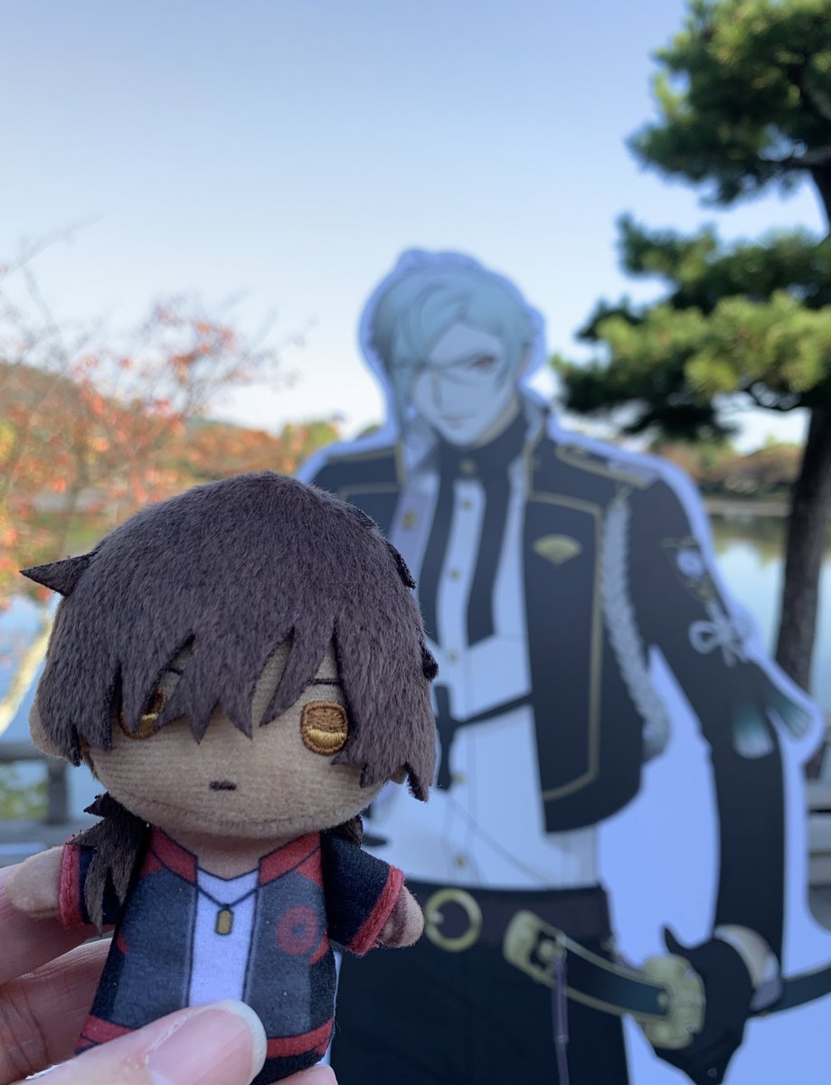 わくわく源氏らんどの思い出…大覚寺初めてでしたがとても良くてまた行きたいです。聞いてたけどカメムシとの戦いは全集中しないと負けます。後ろの女の子は負けてました😵御朱印の台紙は表も裏も素敵です✨膝丸と虚無ちゃんは写真下手でごめんね。ありったけの源氏装備とジャケ買いしたお土産たち😊 