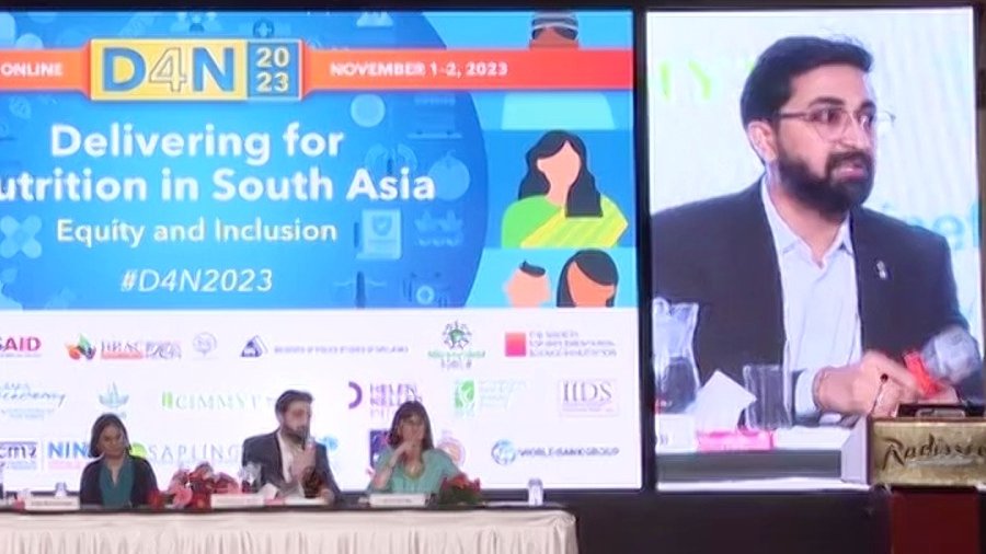 PatilPawankumar's tweet photo. Honored to meet the incredible @PMenonIFPRI  at #D4N2023! Kudos to the team @IFPRI and partners for an outstanding conference. Grateful for the opportunity to present twice. https://t.co/z5e7EHL1T7
