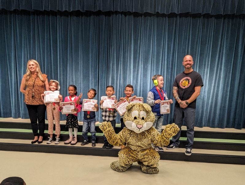 What do we celebrate? Portrait of a Graduate skills being put to work. Our STEAM teacher collaborated with peers to recognize scholars who thrive within STEAM. Makers gonna make and we celebrate them <a href="/lasselleVVUSD/">Lasselle Elementary</a> <a href="/dhenderson_sci/">Doug Henderson</a> @ValVerdeSupt <a href="/battelleforkids/">Battelle for Kids</a>