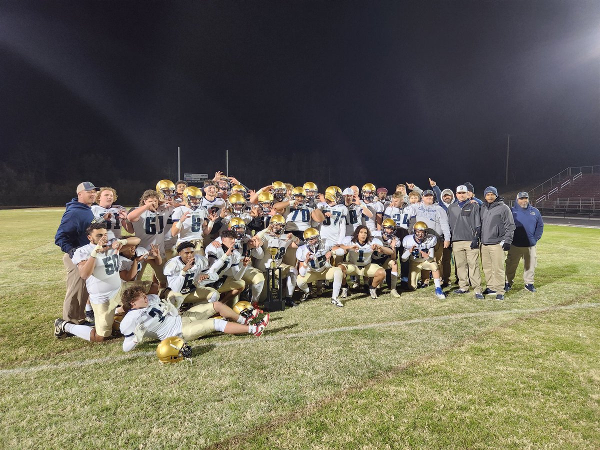 Hawks Win! 43-0!!! Skyline is the winner of the first ever River Rivalry Trophy 🏆!!!! Congrats Hawks! 

 @SkyHawksAthl @theriver953 @FrontRoyal_VA @SkylineHSVA