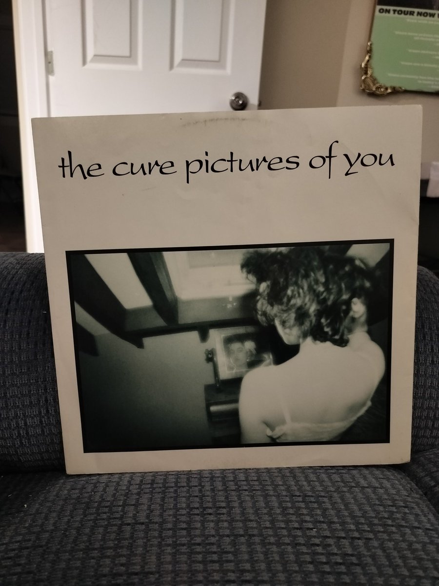 The Cure - Pictures Of You

12 inch British single.

#nowplaying #nowspinning #vinylcollection #vinylcollectionpost #vinylcommunity #vinylgram #vinylrecords #vinyloftheday #vinyl #records #album #albumcover #albumoftheday #90s #saturday90srevival #ukimport #90svinyl #robertsmith