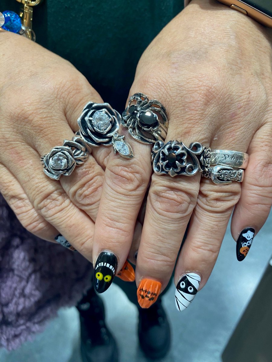 CASALUPITACHAYA's tweet photo. Artemis Classic / Spider Ring
🕷モチーフのリング🕷　　
どの指に付けてもカッコイイですよね😳
存在感抜群の🕷✨
他にも新作アイテムあるので是非お越しくださいm(__)m
＃ARTEMISCLASSIC   　＃SPIDERRING　   #カサ・ルピータ https://t.co/kSHOiAFJdC