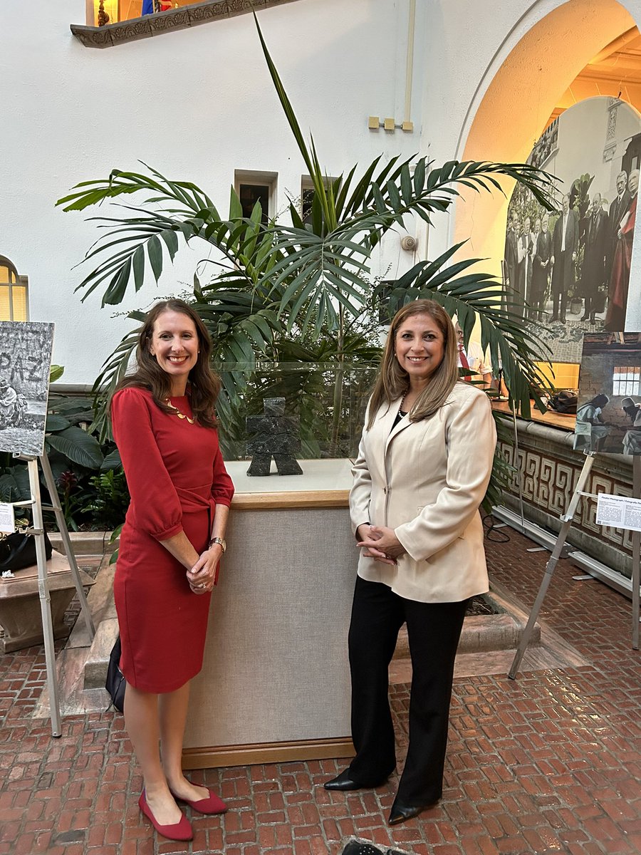 mcconte1644's tweet photo. With Jennifer Showell, Deputy National Summit Coordinator of the USA. Thanks to the US Government for its leadership. It’s been more than 3 years of dedicated work for a fruitful #IXSummit Process. @SummitAmericas @OAS_official @WHAAsstSecty https://t.co/XRo2dAaVqp