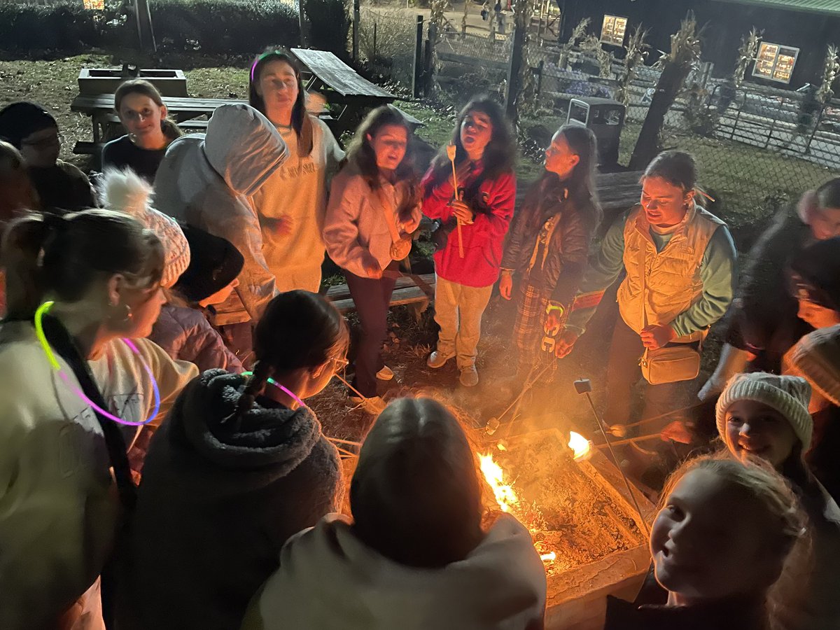 cccshines's tweet photo. Thank you to everyone that joined us tonight for our Shine Night Out! It was a perfect Fall night together making great memories as the family of CCC! #CCCShines #ShineOnCCC ☀️ https://t.co/hhKCl1WOrr