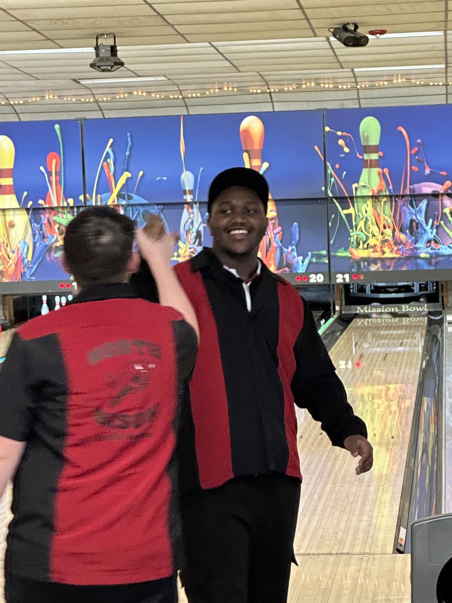SM_NORTH_HS's tweet photo. SMN BISON UNIFIED BOWLERS Have a special, unique bond! #Special @smnpepclub; @smnorthptsa; @smnorthboosterclub https://t.co/cCxjxtEXWM