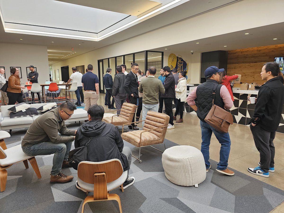 RepairRoundup's tweet photo. We Rounded-Up a dynamic group of independent operators, franchises, depots, carriers, OEM's, &amp; more, to do what we do best – get together &amp; talk candidly about everything from individual successes to where the industry is going. Proud to have organized another valuable event. https://t.co/okip5K4Kxk