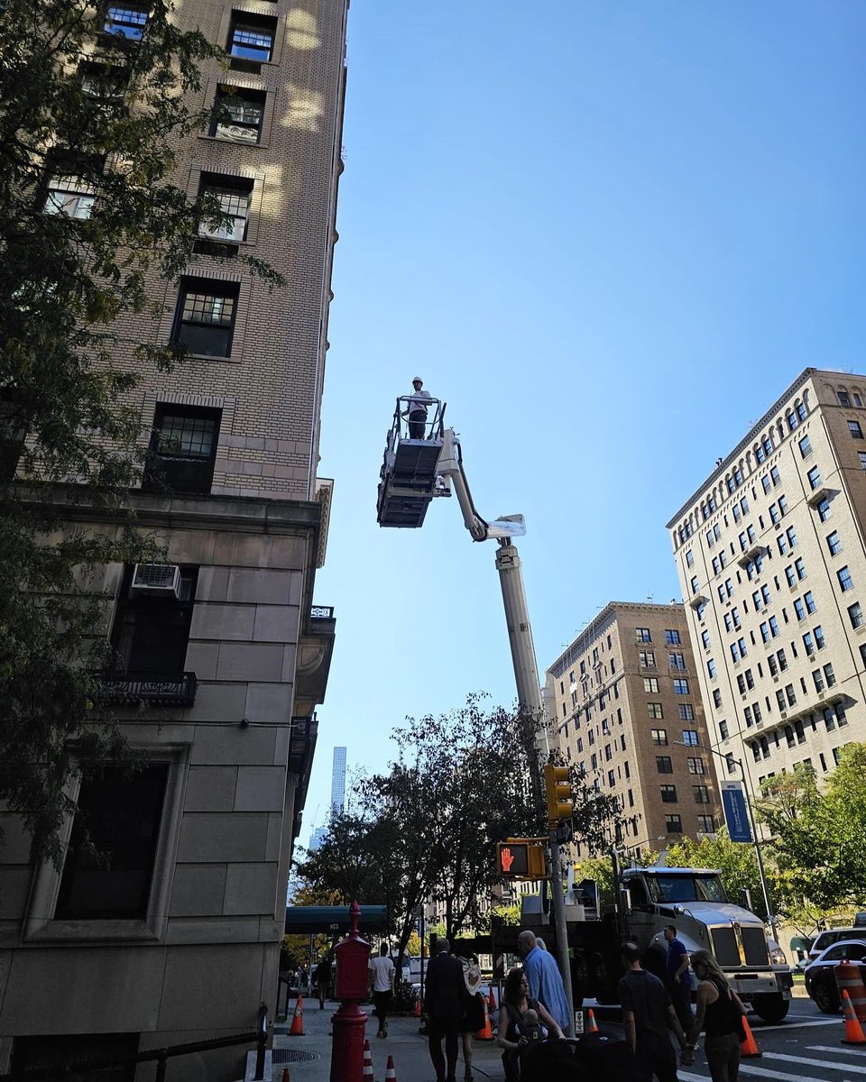 FSIArchitecture's tweet image. Another hands-on investigation. #FSIArchitecture #FacadeInspection #FISP #LL11 #FacadeSafety #ADayInTheLifeOfFSI