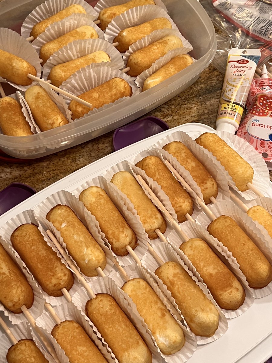 jkittkat's tweet photo. There is always a lot of prep work the night before playing #LSWhoโ
#TwitterTailgaters๐๐๐๐
#ISmellCornDogs
#RollTide๐
ฐ๏ธ๐๐๐ https://t.co/U9xcrvmdNx