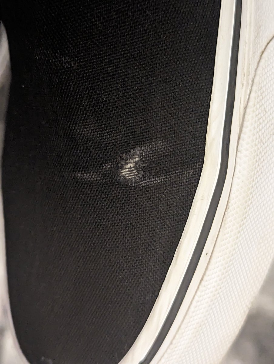 690min's tweet photo. @Vans 6 days of use, had similar damage with a pair of old skool within a month of purchase. Is this the quality to expect? https://t.co/EkT3szIEj7