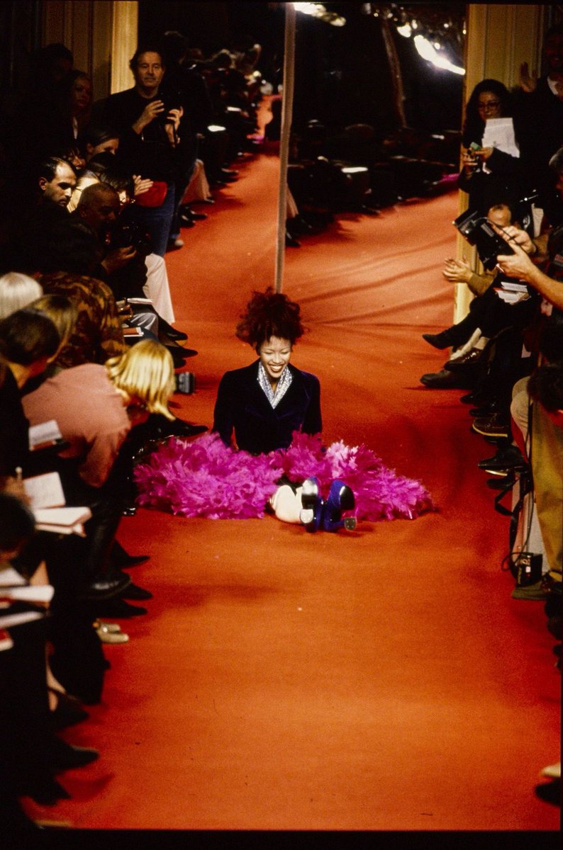 loewehb's tweet photo. the MOMENT #FashionWeen #HfiWeen https://t.co/6Kjk6H3wp2