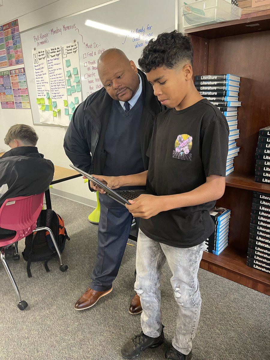 CCCS_School's tweet image. Superintendent @gcc_jsample’s  Fall tour at TK-8 Campus guided by Principal “Peach” @AngeePBriones @GCC_Charters @IHeartCKH #gcc_charters #cccstk8 #gcclevelup #ckh #CCCSPhoenix