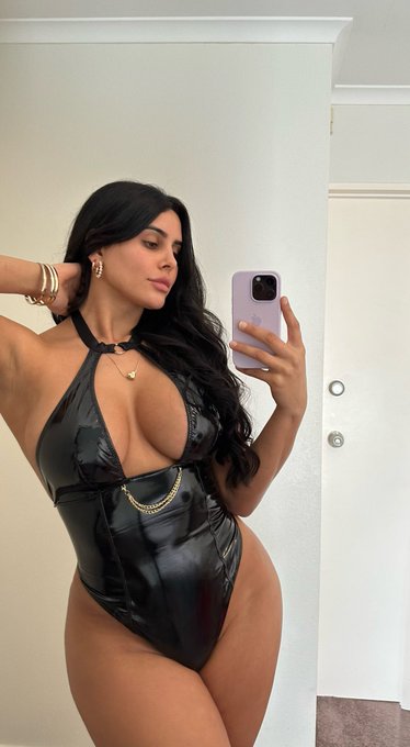 Watch Lily Adrianne's leaked NSFW photo on TwXstars