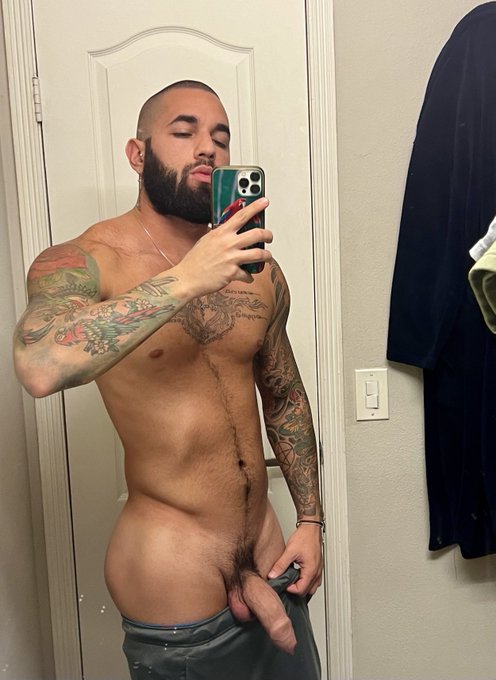 my shorts slipped 🫣 https://t.co/F6IMm68hKL