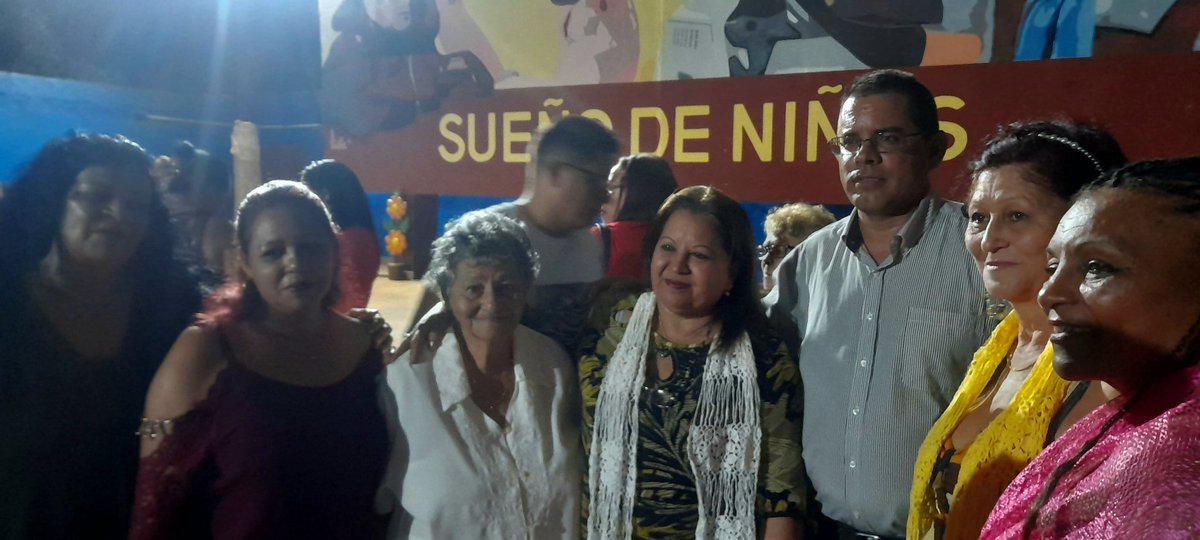 Yoandrys81MB's tweet photo. La noche moense se vistió de gala para celebrar el XI Congreso de la #FMCMoaMujeresEnDesarrollo con la presencia de Teresa Amarelle Boué, miembro del Buró Político y Secretaria General de la organización. #PCCMoaTrabajaYEnaltece
#FMCMoa
@ErnestoSV8
@AlexCespedes00 https://t.co/vI7OpOB2sq
