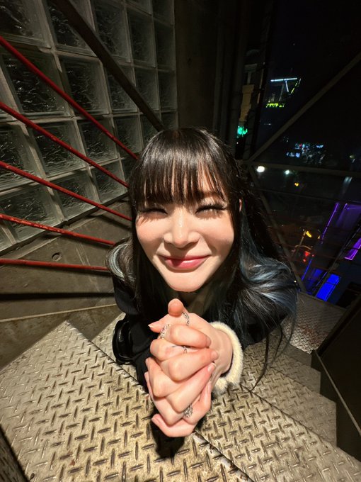 Went to a cool speakeasy last night that had cool stairs so I had photos taken of me lol https://t.c<a href="/tag/cosplay"class="tags"><span>#cosplay</span></a><a href="/tag/perfectblue"class="tags"><span>#perfectblue</span></a>