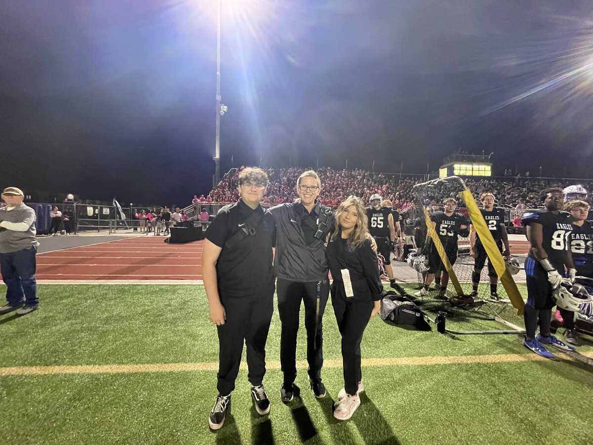 Shout out the best trainers in the North West valley!!! @SDOathletics @OC_Sports_Med OC Senior night !! Rivalry Friday!!