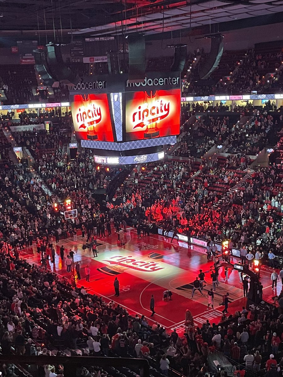 NWSportsfan1992's tweet image. #ripcity #trailblazers #modacenter
