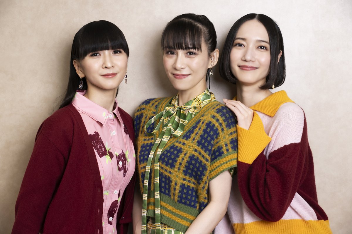 encountofficial's tweet photo. 【🤖🦕プレゼント企画🐻‍❄️🍤】
『#映画すみっコぐらし』で主題歌を務める #Perfume 3人のサイン入りチェキを“当選者の方のお名前入り”で1名様にプレゼント🎉
@encountofficial をフォロー &amp;リポストで応募完��🫰
当選者の方にはDMでご連絡します📩
※〆切11/12
⬇️特集記事
👩‍👧‍👧https://t.co/RDid1DGbfu https://t.co/xFboPWv0Nh