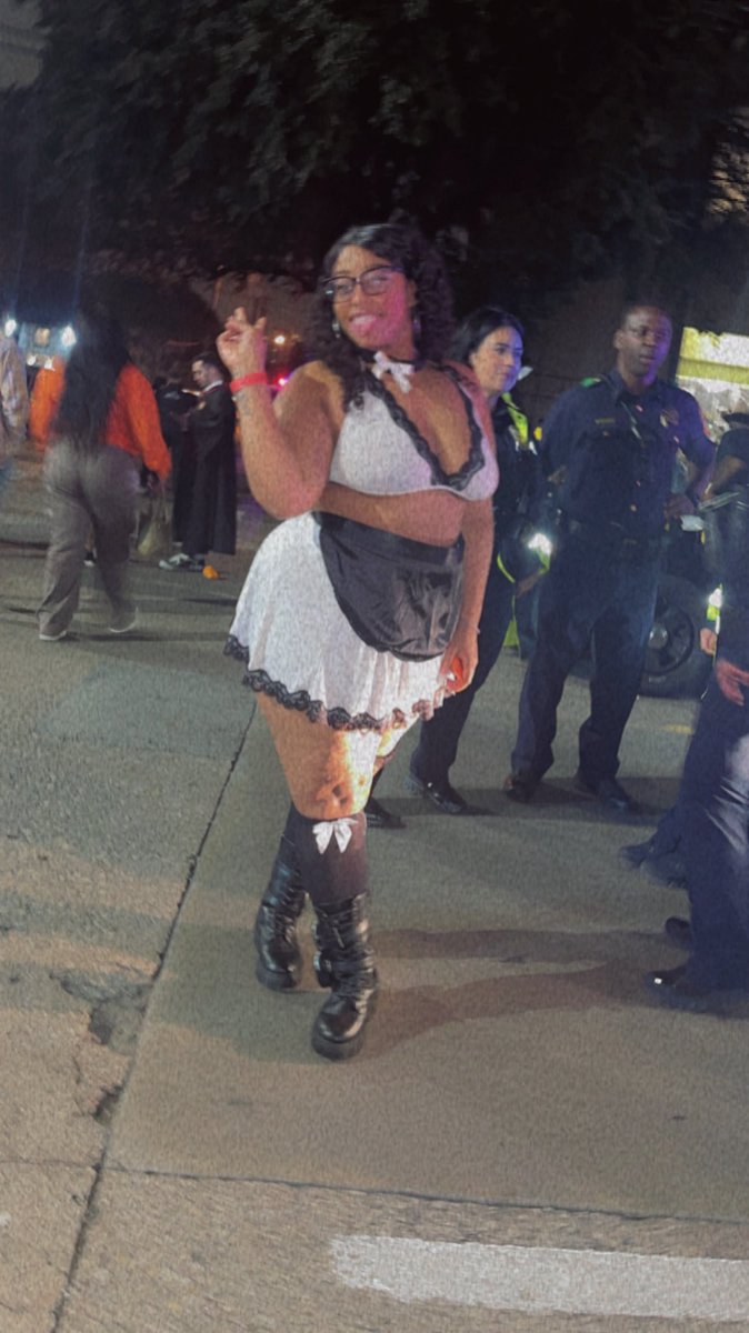 Coris_Korner's tweet photo. Halloween 2023 ๐ป๐ #Halloween2023 #dressup #oaklawndallastx #blockparty #maid #livelifehavefun #outside https://t.co/ru7dtl1gB3