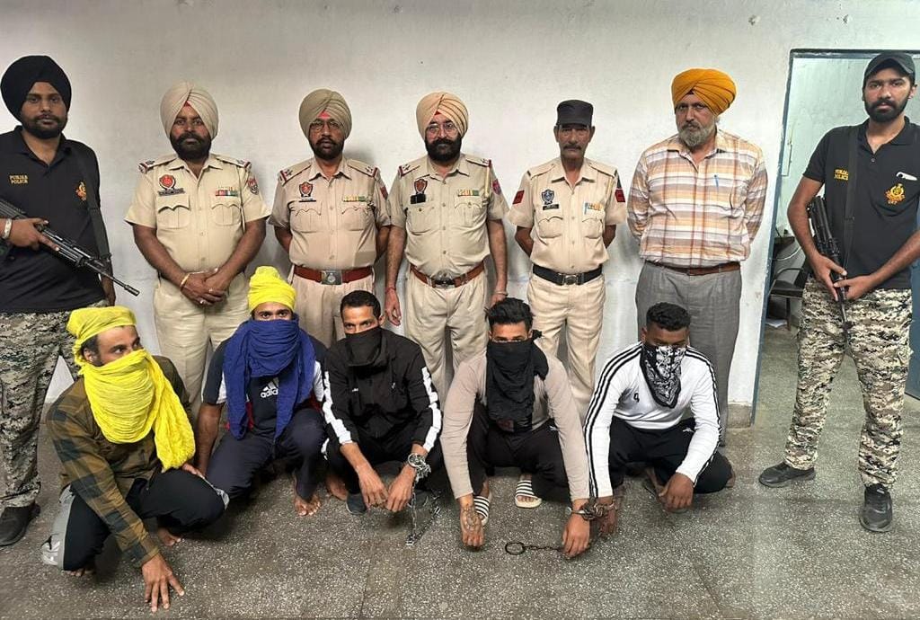 DGPPunjabPolice's tweet photo. In a major breakthrough @BatalaPolice has busted an extortion racket operated by Harry Chattha and has arrested a key associate after a brief encounter

Police fired back in self defence, in which the accused was shot in the leg (1/2) https://t.co/yaOFjTQMP0