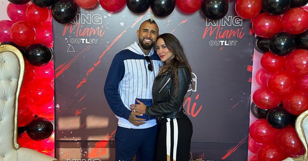zazoomblog's tweet image. Arturo Vidal si tuffa nella moda: aperto il ‘King Miami outlet’ in Cile - #Arturo #Vidal #tuffa #nella #moda: zazoom.it/2023-11-03/art…