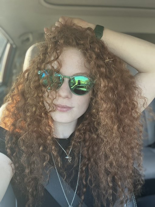 I stole my grammas glasses https://t.co/5XXy7xqxLV